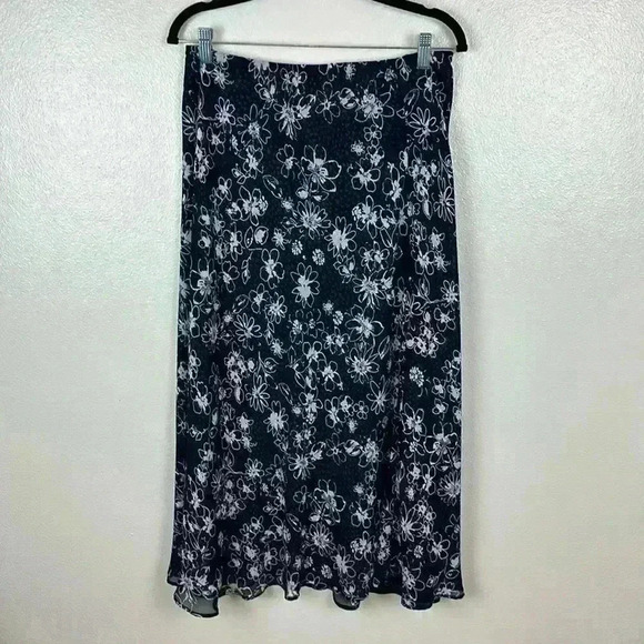 Reversible navy print skirt. No material or size tag- refer to measurements. - Picture 1 of 3